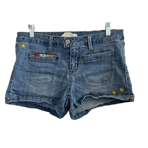 Women's Altar'd State Medium Wash Denim Embroidered Shorts. Size 29/9 - Picture 1 of 7